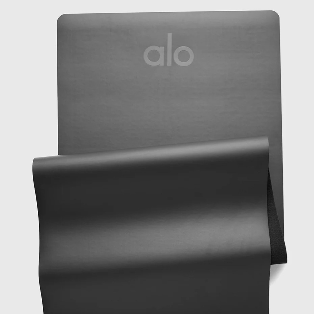 Alo Yoga worrior Mat in Black. NWT and